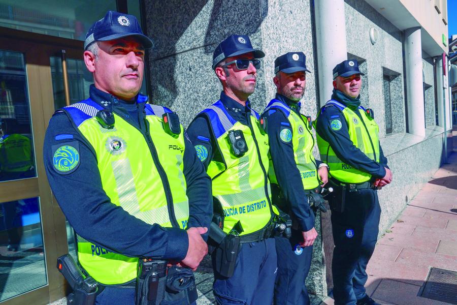 Policía de barrio 1.jpg Policía de Barrio