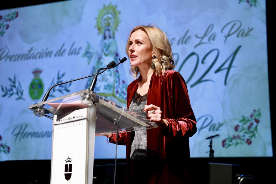 Alcaldesa.Presentaciónfiestasvirgenpaz2024.jpeg La alcaldesa en la presentación de las fiestas de la Virgen de la Paz 2024