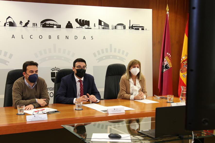 Presentación 2ª Convocatoria de la Plataforma de Innovación abierta colaborativa StartUp Alcobendas - Imagen de la mesa presidida por el vicealcalde Miguel Angel Arranz,el concejal de Innovación y Desarrollo Económico Roberto Fraile y la Directora de Desarrollo y Empleo Nieves Cuesta.