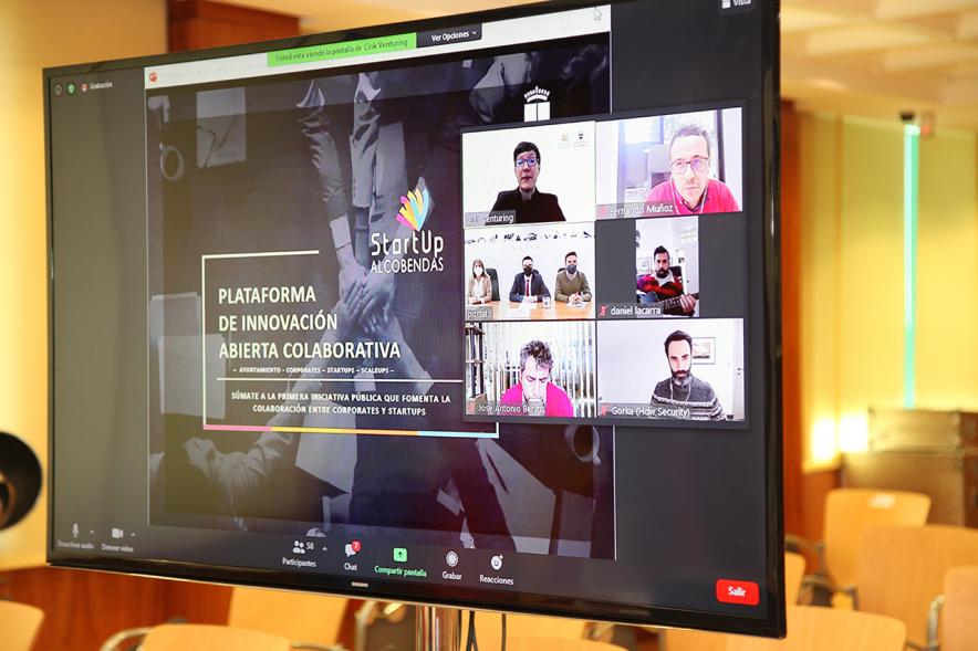 Presentación 2ª Convocatoria de la Plataforma de Innovación abierta colaborativa StartUp Alcobendas - Imagen donde vemos en la pantalla a los participantes en una videoconferencia.