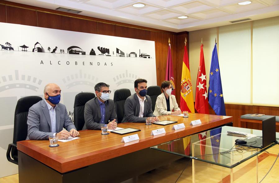Encuentro con Embajadores Empresariales de Alcobendas - Plano de la mesa de autoridades  municipales y empresariales.