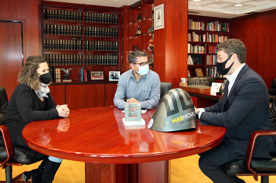 Representantes del consistorio con Jan Farrell.