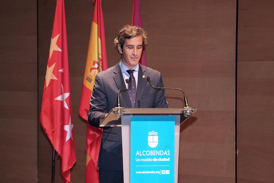 Concejal Aitor Retolaza. Entrega de reconocimientos día de San Juan, patrón de la Policía Local -2019 20