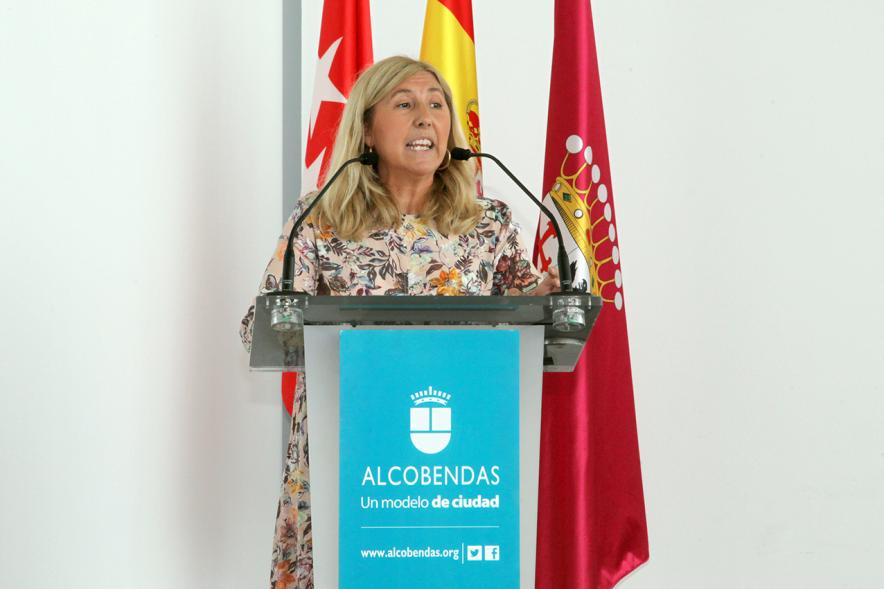 Entrega de reconocimientos VII edición Alcobendas Concilia y la VI edición Alcobendas Empresas por la Igualdad - Primer plano de una de las organizadoras. 