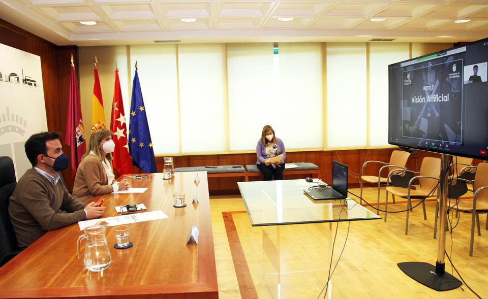 Presentación 2ª Convocatoria de la Plataforma de Innovación abierta colaborativa StartUp Alcobendas - Imagen donde vemos una presentación.
