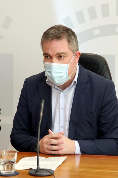 Rueda de prensa presentación resultados Encuesta de Calidad de Vida - Imagen de uno de los ponentes en un momento de su intervención.