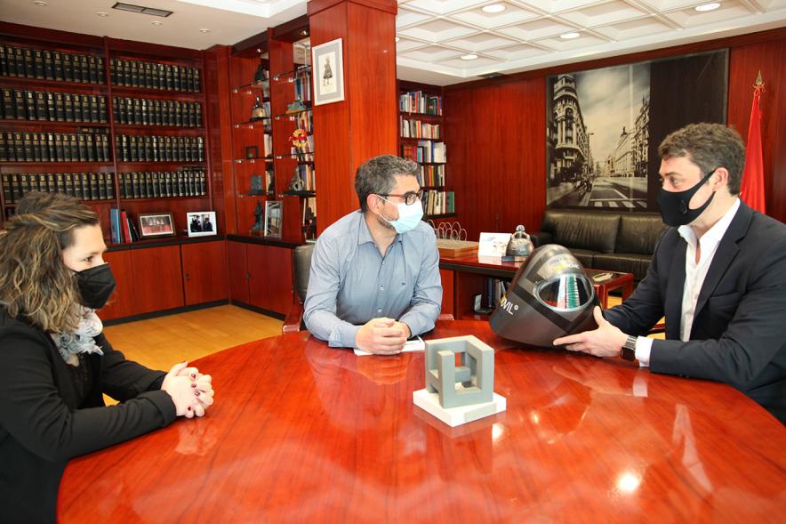 Representantes del consistorio con Jan Farrell.