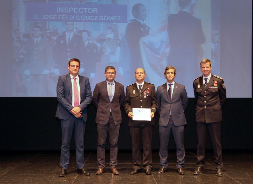 Alcalde Rafael Sanchez, Concejales Miguel Ángel Arranz, Aitor Retolaza, Maria Espin Autoridades y participantes. . Entrega de reconocimientos día de San Juan, patrón de la Policía Local - 2019