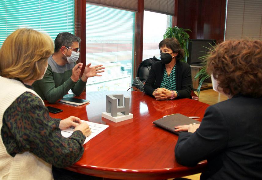 Representantes de ambas instituciones durante la reunión