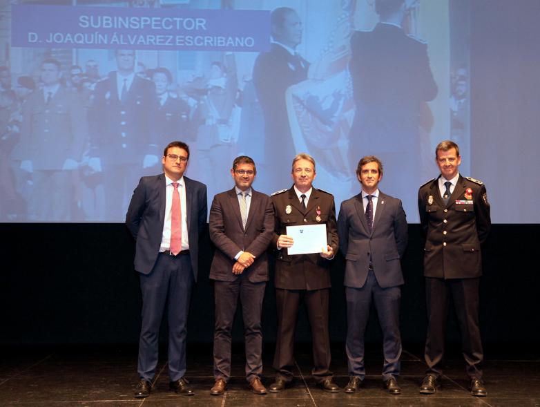 Alcalde Rafael Sanchez, Concejales Miguel Ángel Arranz, Aitor Retolaza, Maria Espin Autoridades y participantes. . Entrega de reconocimientos día de San Juan, patrón de la Policía Local - 2019