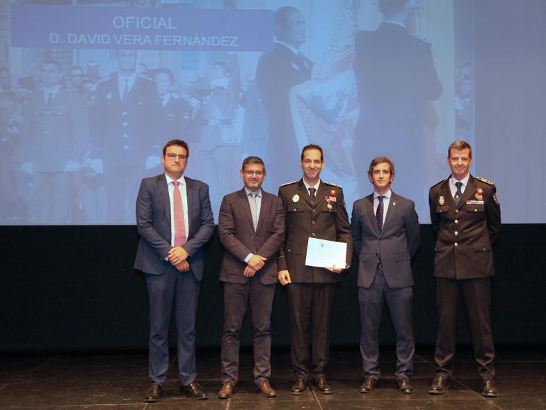 Alcalde Rafael Sanchez, Concejales Miguel Ángel Arranz, Aitor Retolaza, Maria Espin Autoridades y participantes. . Entrega de reconocimientos día de San Juan, patrón de la Policía Local - 2019