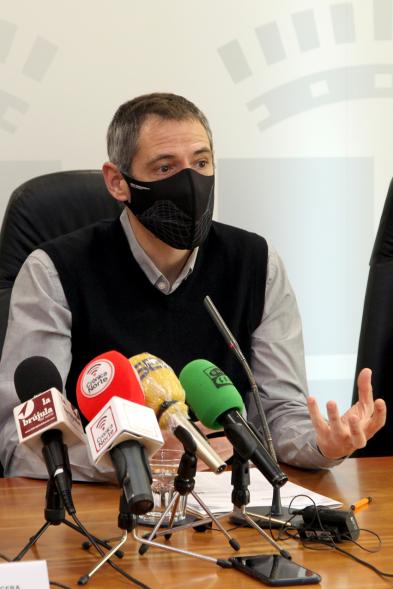 Rueda de prensa presentación resultados Encuesta de Calidad de Vida - Imagen de uno de los ponentes en un momento de su intervención.