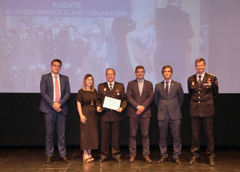 Alcalde Rafael Sanchez, Concejales Miguel Ángel Arranz, Aitor Retolaza, Maria Espin Autoridades y participantes. . Entrega de reconocimientos día de San Juan, patrón de la Policía Local - 2019