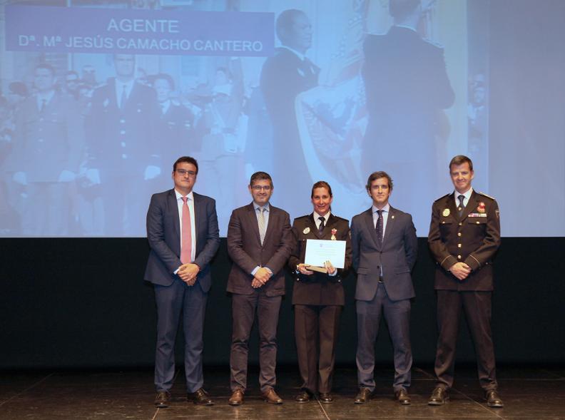 Alcalde Rafael Sanchez, Concejales Miguel Ángel Arranz, Aitor Retolaza, Autoridades y participantes. . Entrega de reconocimientos día de San Juan, patrón de la Policía Local - 2019