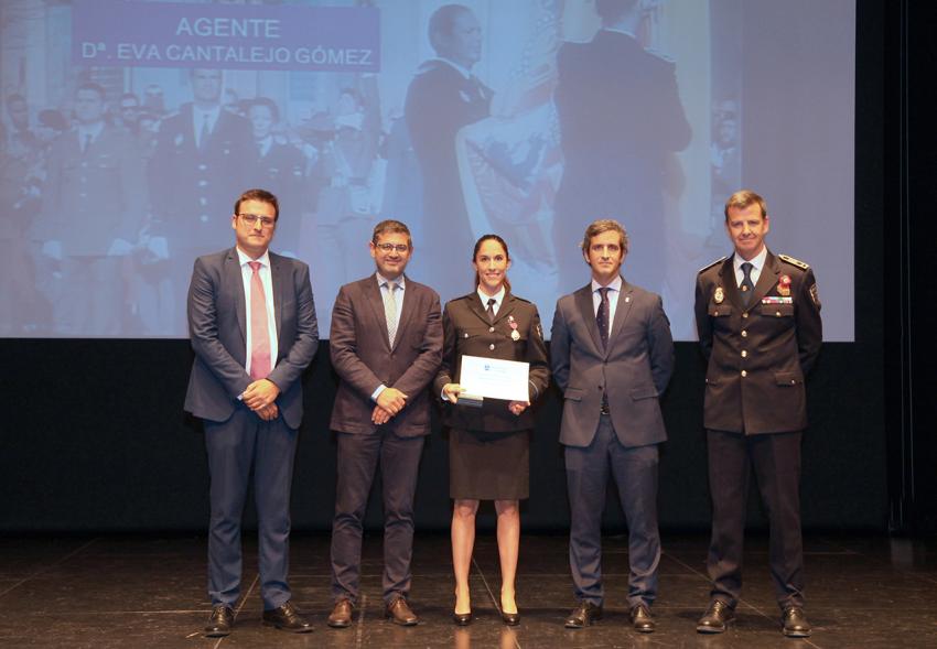 Alcalde Rafael Sanchez, Concejales Miguel Ángel Arranz, Aitor Retolaza, Autoridades y participantes. . Entrega de reconocimientos día de San Juan, patrón de la Policía Local - 2019