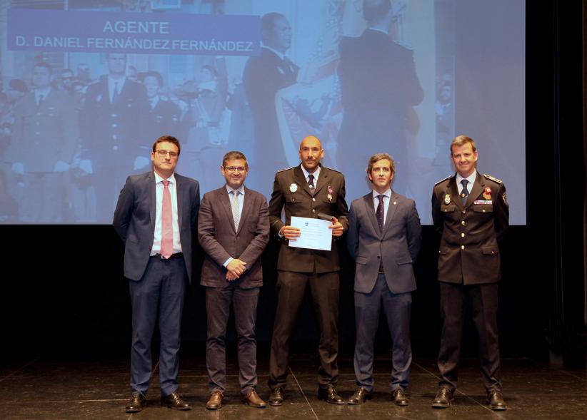 Alcalde Rafael Sanchez, Concejales Miguel Ángel Arranz, Aitor Retolaza, Autoridades y participantes. . Entrega de reconocimientos día de San Juan, patrón de la Policía Local - 2019