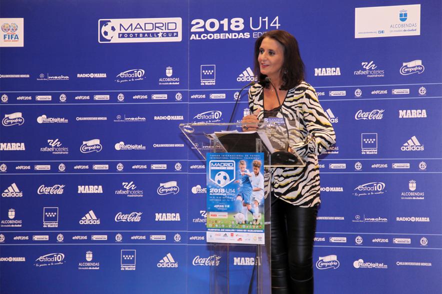 Presentación del Torneo Madrid Football Cup U-14 - Imagen de una persona hablando para el público asistente a la presentación.