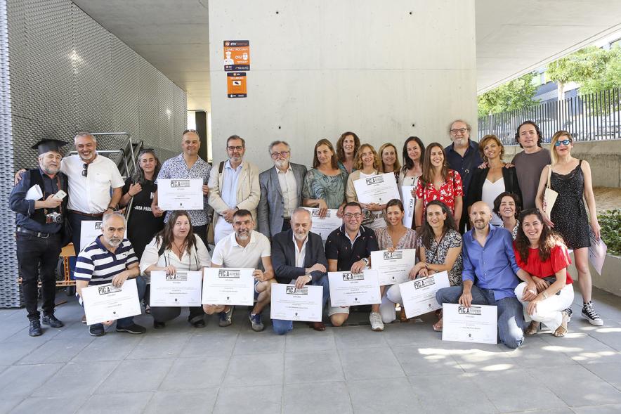Foto grupal. Graduación alumnos Escuela de Fotografía PIC.A. -2019