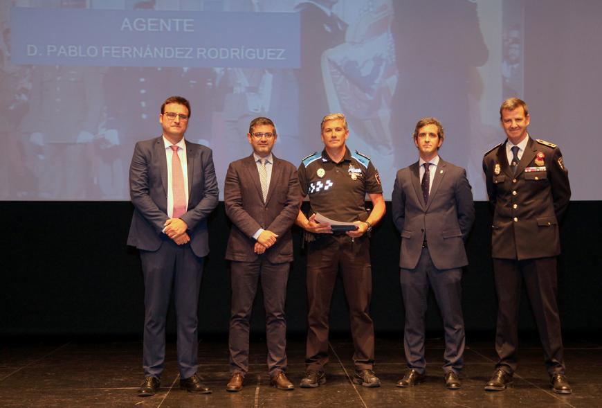 Alcalde Rafael Sanchez, Concejales Miguel Ángel Arranz, Aitor Retolaza, Autoridades y participantes. . Entrega de reconocimientos día de San Juan, patrón de la Policía Local - 2019