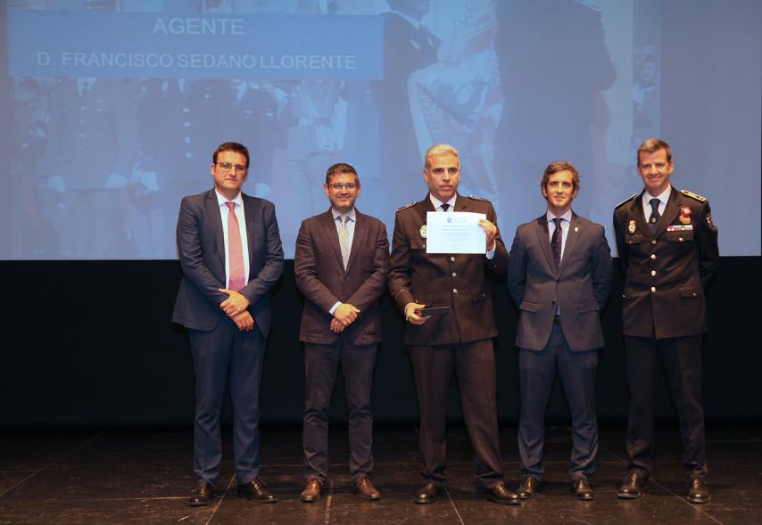 Alcalde Rafael Sanchez, Concejales Miguel Ángel Arranz, Aitor Retolaza, Autoridades y participantes. . Entrega de reconocimientos día de San Juan, patrón de la Policía Local - 2019