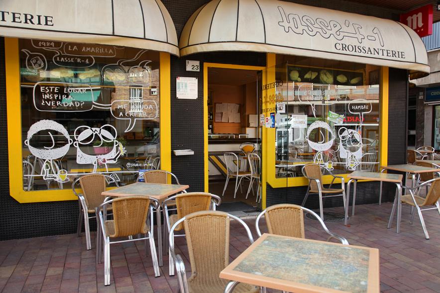 Pieza artística en un escaparate dentro de la iniciativa "Crea"