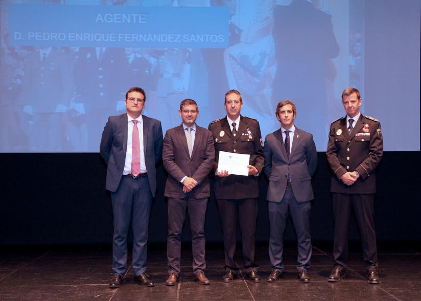 Alcalde Rafael Sanchez, Concejales Miguel Ángel Arranz, Aitor Retolaza, Autoridades y participantes. . Entrega de reconocimientos día de San Juan, patrón de la Policía Local - 2019