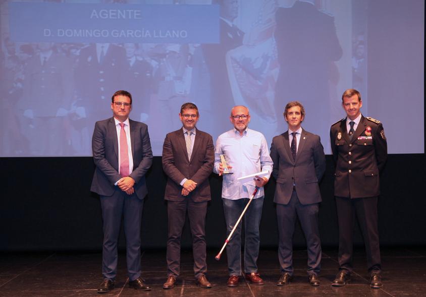 Alcalde Rafael Sanchez, Concejales Miguel Ángel Arran Autoridades y participantes. . Entrega de reconocimientos día de San Juan, patrón de la Policía Local - 2019