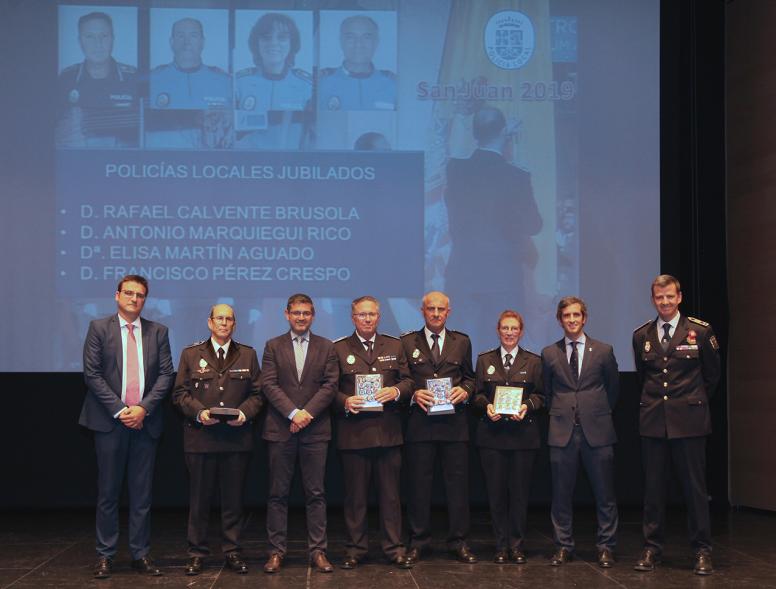 Alcalde Rafael Sanchez Concejales Miguel Ángel Arranz, Aitor Retolaza, Autoridades y premiados. Entrega de reconocimientos día de San Juan, patrón de la Policía Local - 2019
