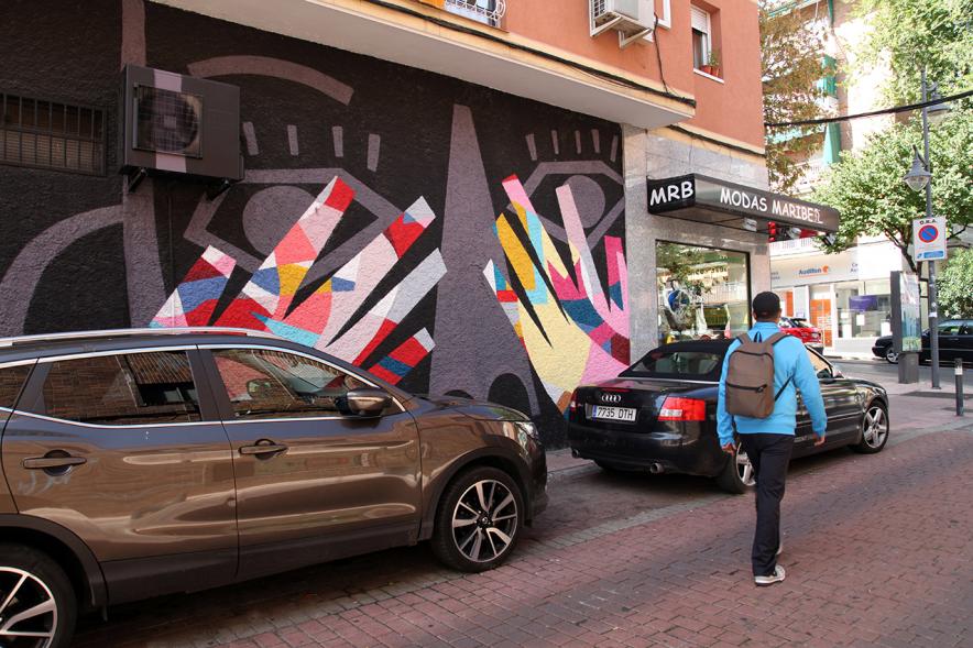 Pieza artística en un escaparate dentro de la iniciativa "Crea"