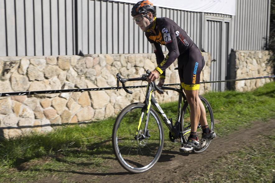 Campeonato de Madrid de Ciclocross - Imagen de un ciclista durante la carrera.