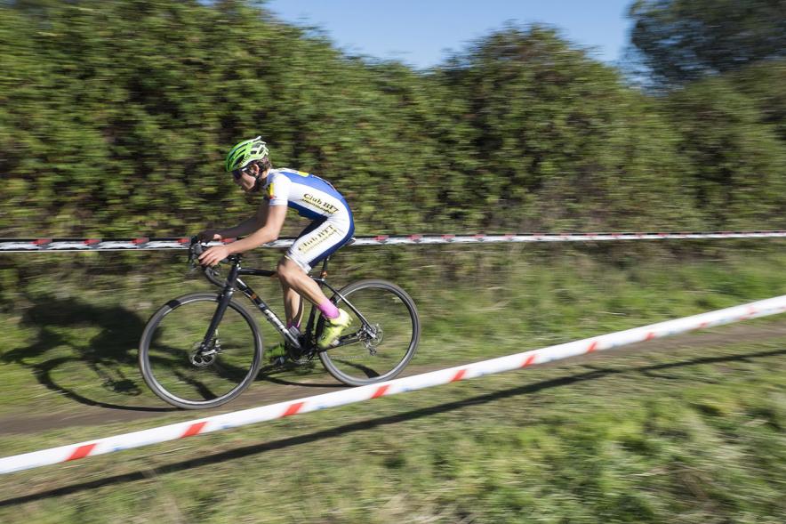 Campeonato de Madrid de Ciclocross - Imagen de un ciclista durante la carrera.