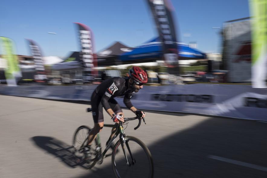 Campeonato de Madrid de Ciclocross - Imagen de ciclista llegando a meta.