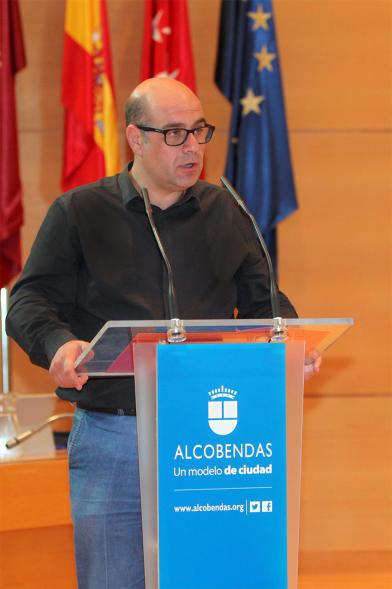 III Debate de Política Municipal de Alcobendas - Imagen de un representante del ayuntamiento en un momento de su discurso.