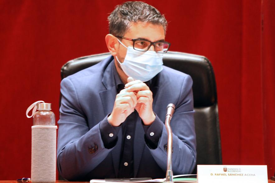 Alcalde Sánchez Acera durante el pleno