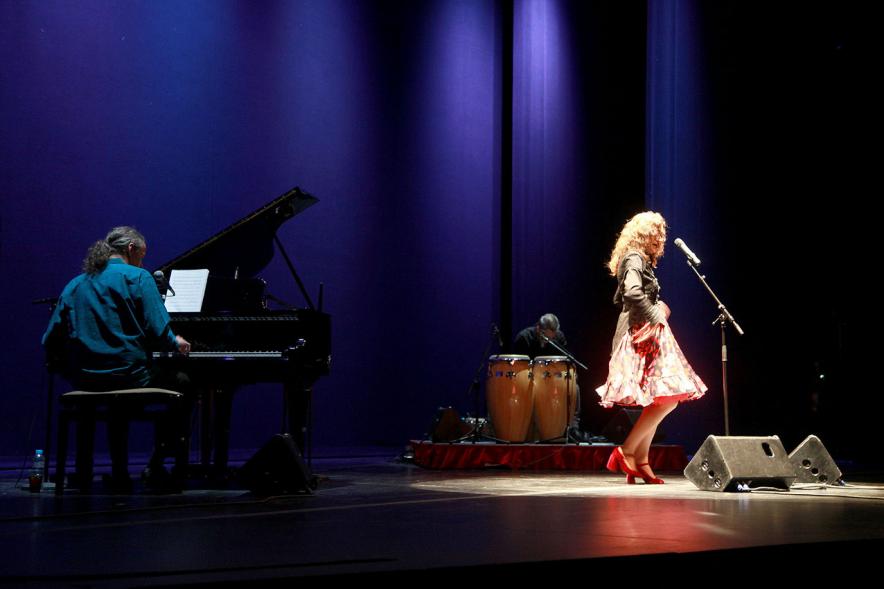8 de Marzo Día de la Mujer - Entrega de los Premios Atenea y Hombres por la Igualdad - Actuación musical.