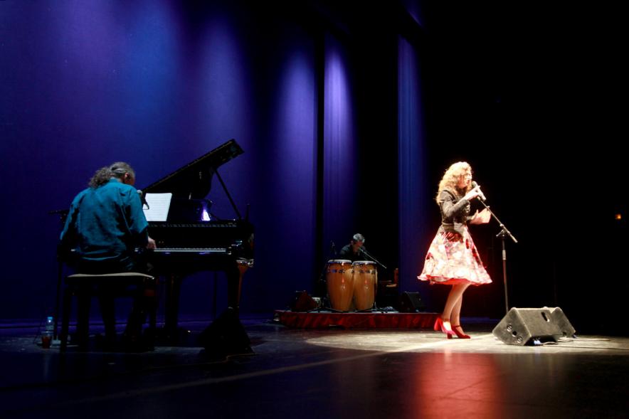 8 de Marzo Día de la Mujer - Entrega de los Premios Atenea y Hombres por la Igualdad - Actuación musical.