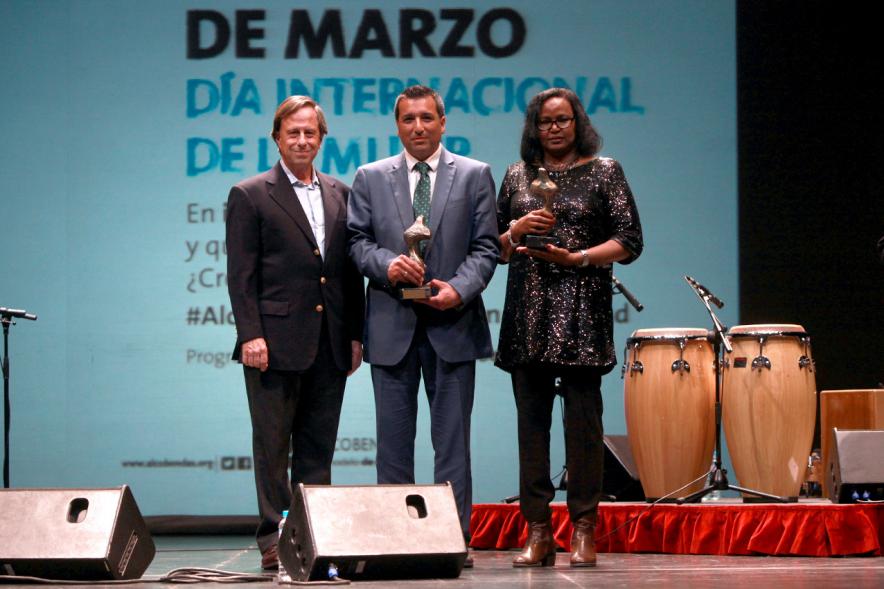 8 de Marzo Día de la Mujer - Entrega de los Premios Atenea y Hombres por la Igualdad - Posado de los premiados.