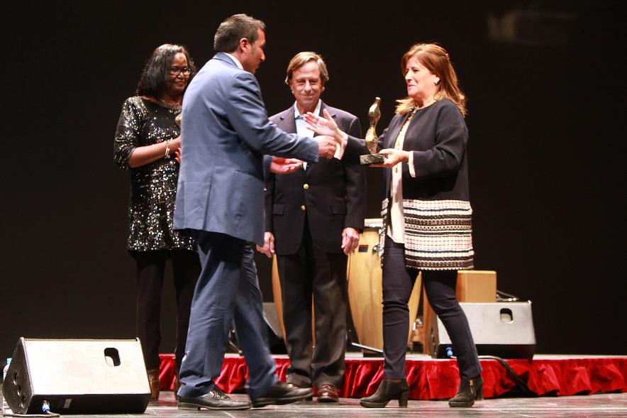 8 de Marzo Día de la Mujer - Entrega de los Premios Atenea y Hombres por la Igualdad - Las autoridades con los premiados.