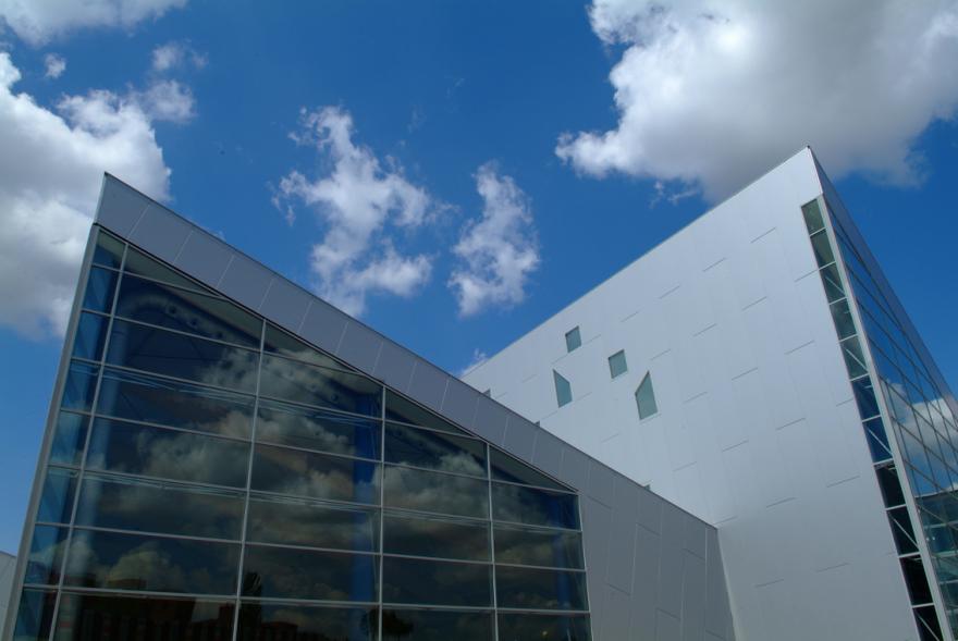 Fachada edificio Ciudad deportiva Valdelasfuentes