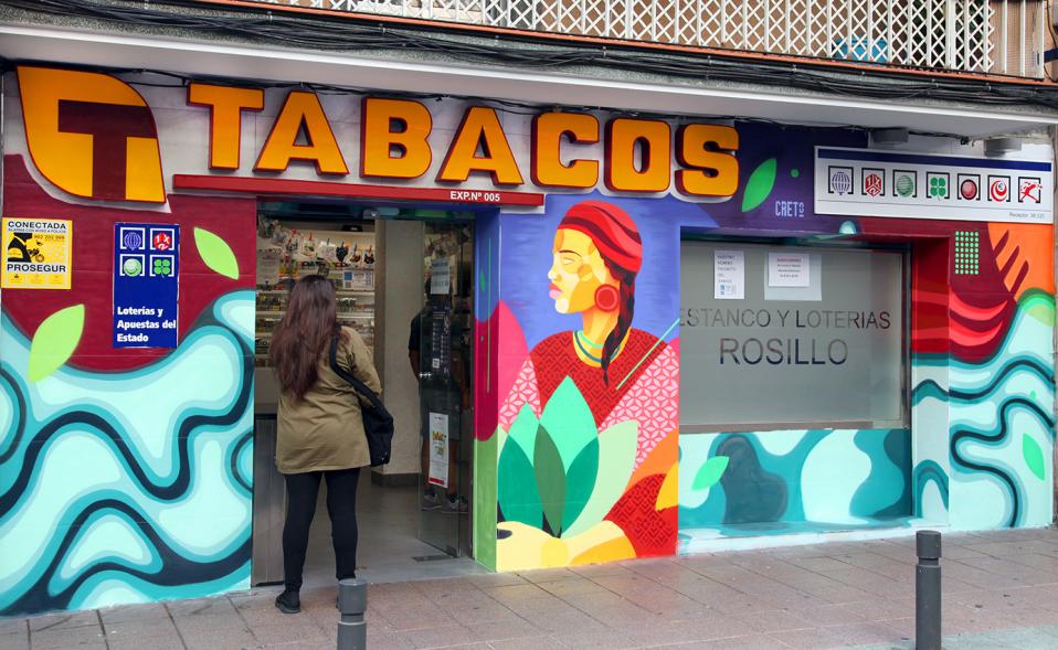 Pieza artística en una fachada dentro de la iniciativa "Crea"