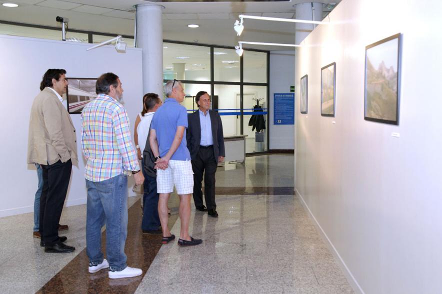 Representantes del Ayuntamiento y visitantes