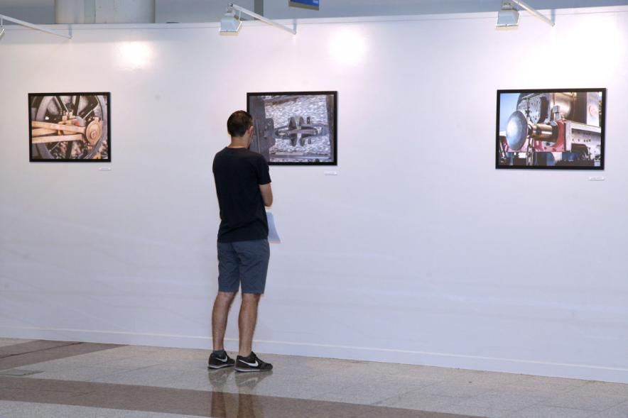 Visitante a la exposición. 