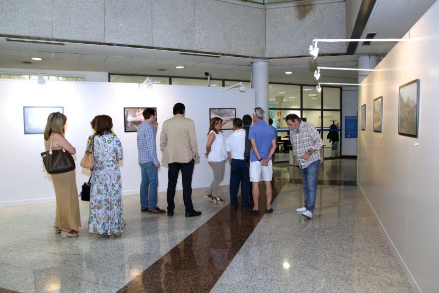 Visitantes a la exposición. 