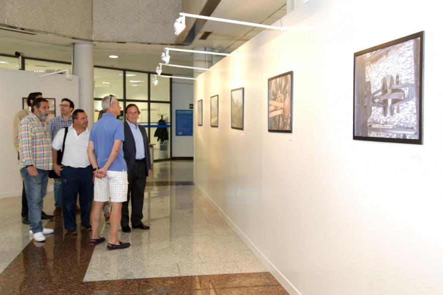 Representantes del Ayuntamiento y visitantes.