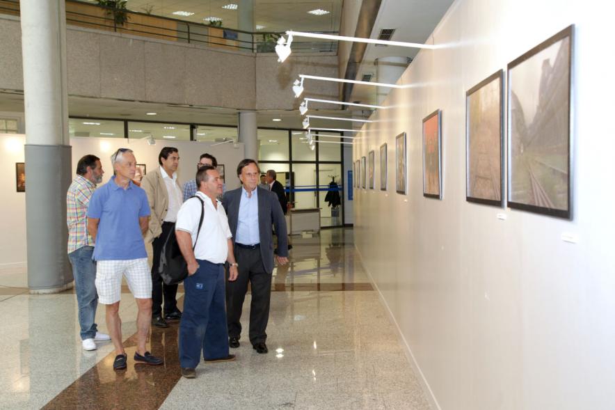 Representantes del Ayuntamiento y visitantes.