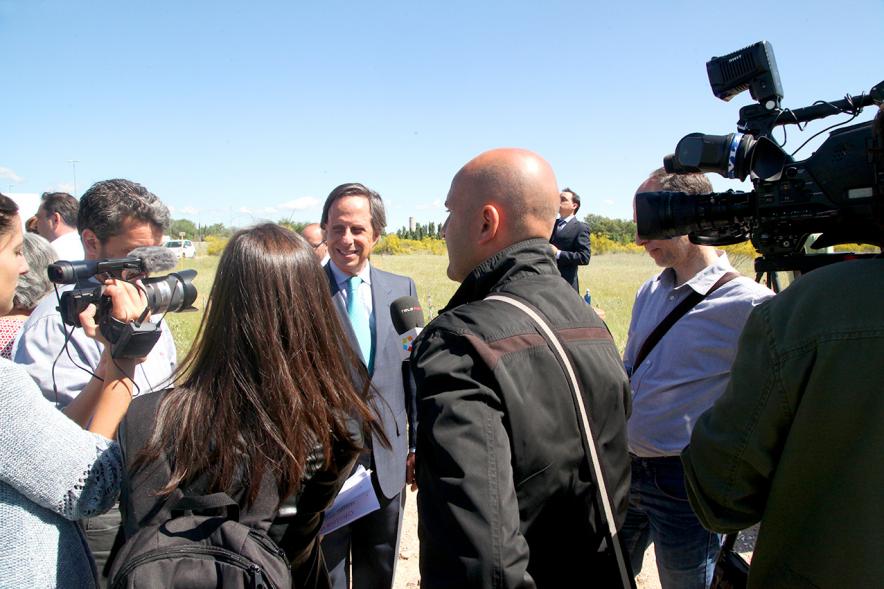 Presentación Nueva Variante de la A-1 - El alcalde con la prensa.