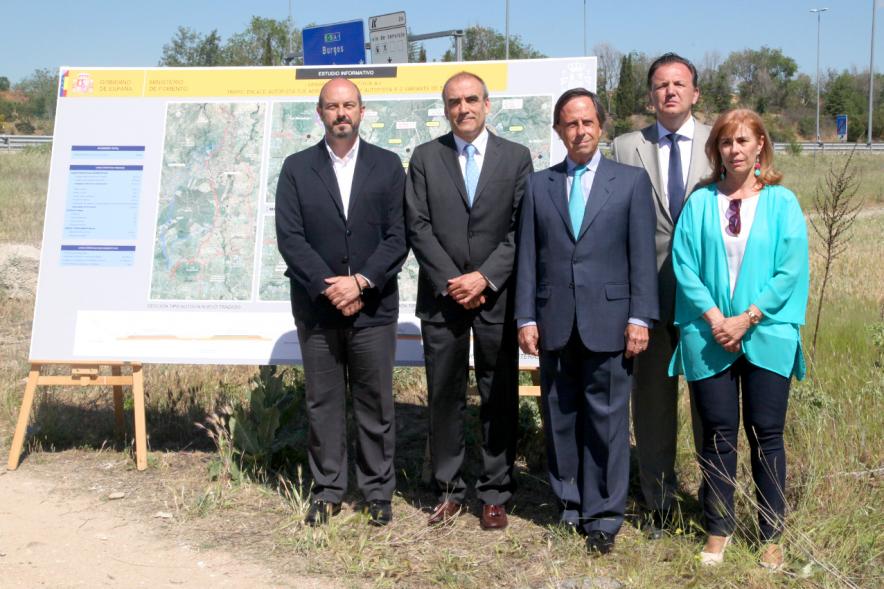 Presentación Nueva Variante de la A-1 -  Los presentadores con el alcalde.