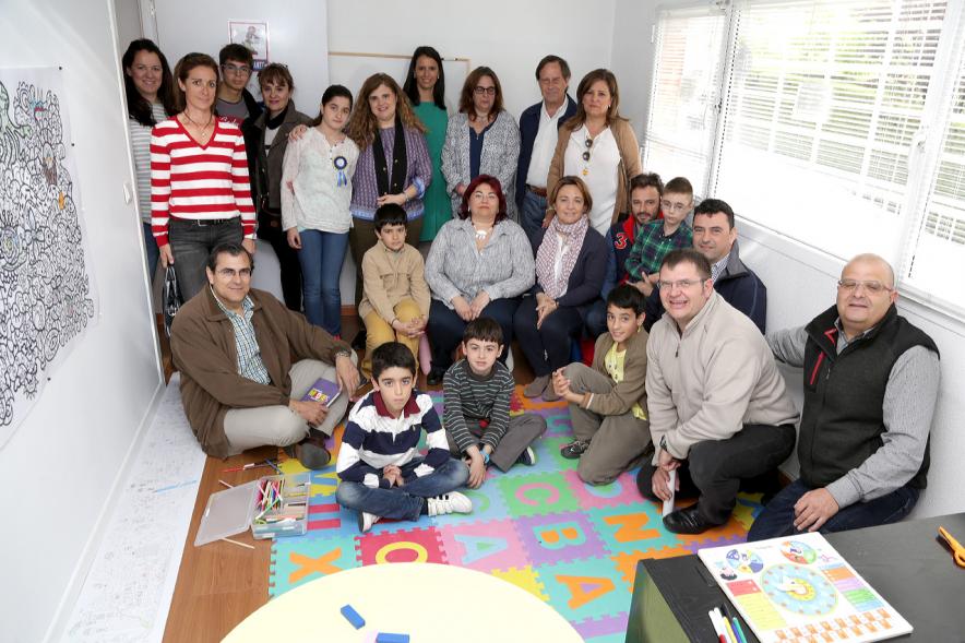 Visita Talleres e Inauguración Asociación AAMNDAH - Grupo de talleristas de la asociación. 