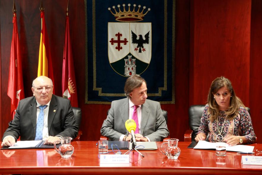 Representantes de cada una de las partes en la firma del acuerdo