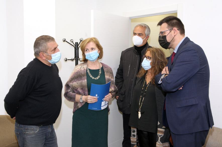 Delegación municipal visita el local de la asociación